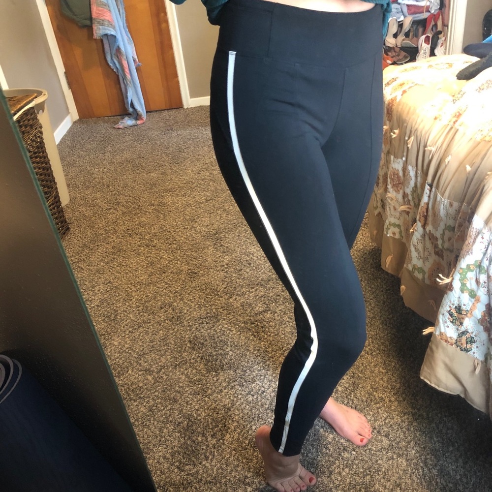 {SOLD}High Rise Athleta Leggings with white Stripe